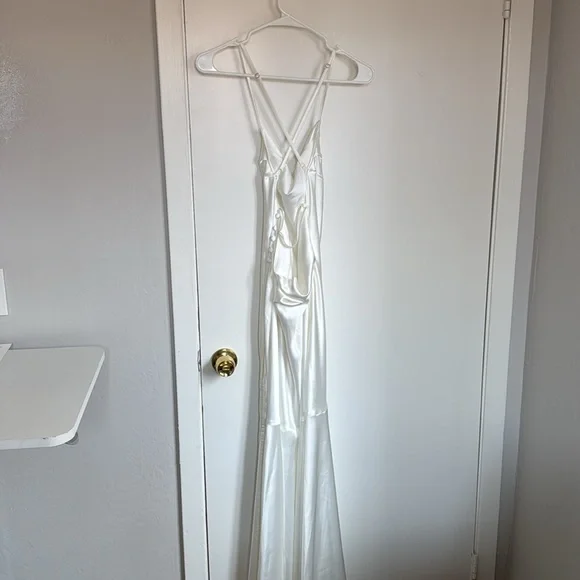 V. Chapman Isla Slinky Draped Backless Maxi Dress Size 4 NWT Crisp White - Picture 6 of 7
